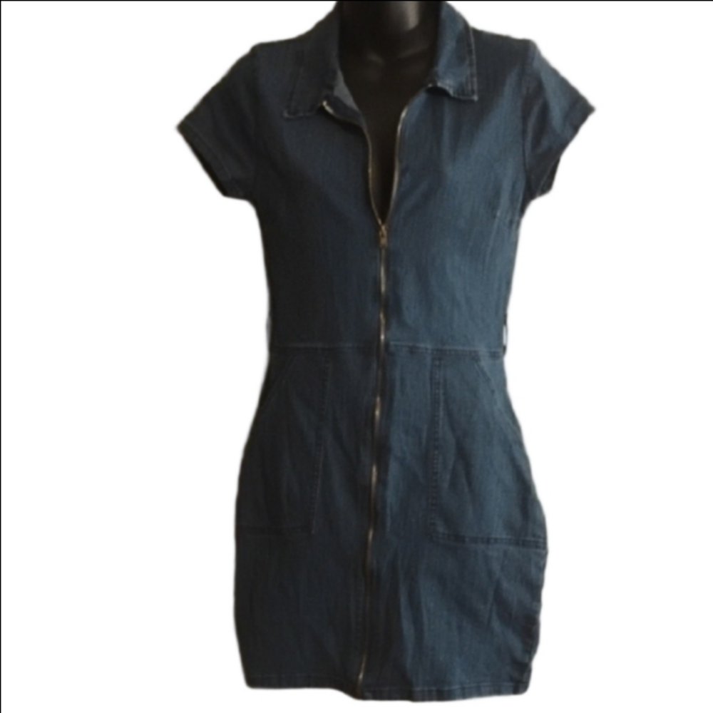 Jollie & Joy  Denim Zip Up Mini Dress with Cap Sleeves. No Belt. Size Small.